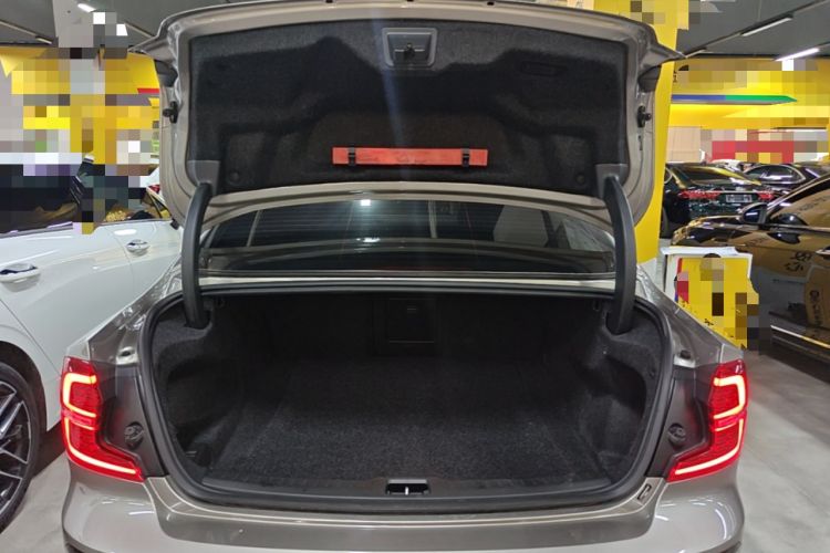 Used Volvo S60 2022 B4 Zhiyi Luxury Edition Trunk