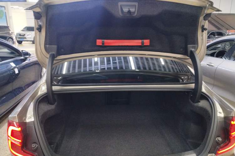 Used Volvo S60 2022 B4 Zhiyi Luxury Edition Trunk