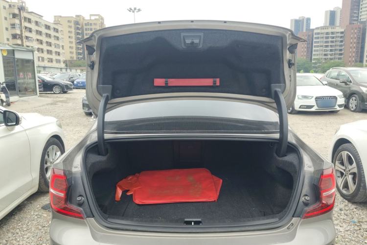 Used Volvo S60 2022 B4 Zhiyuan Luxury Edition Trunk