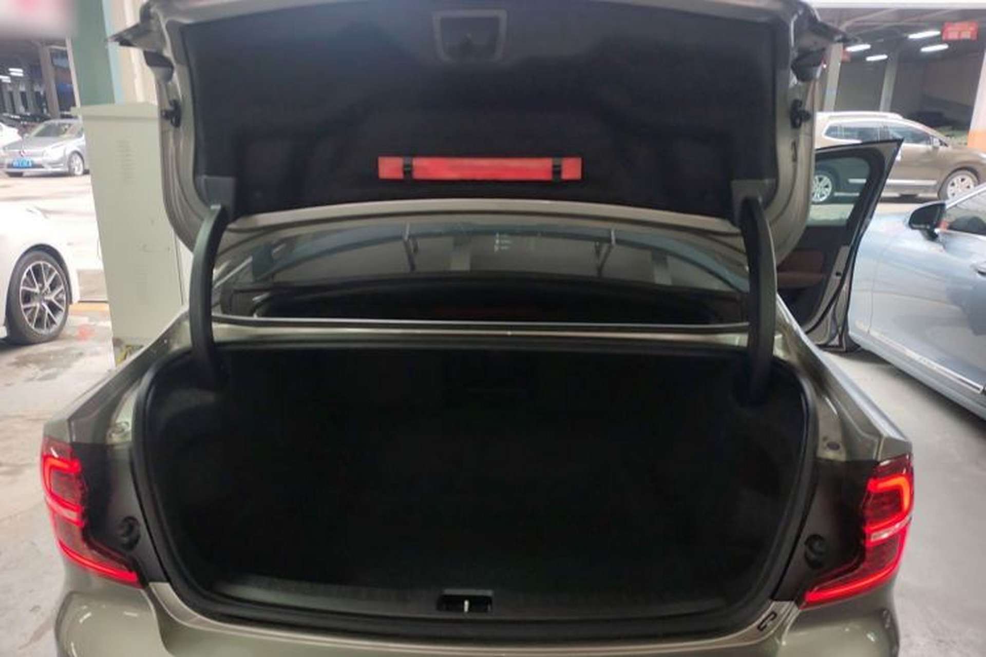 Used Volvo S60 2022 B4 Zhiyi Luxury Edition Trunk