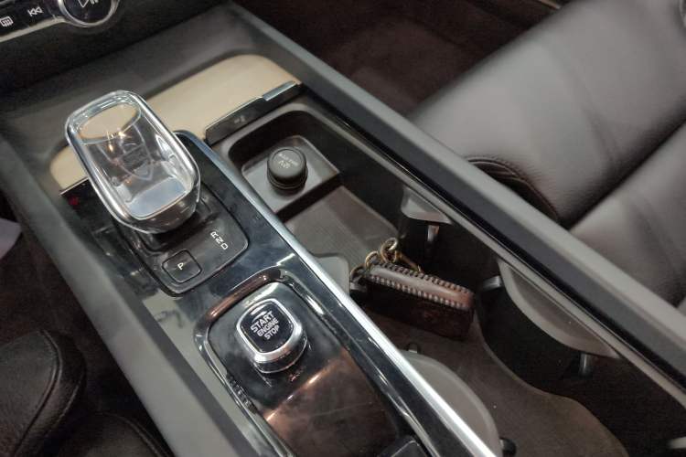 Used Volvo S60 2022 B4 Zhiyuan Luxury Edition Gear Lever
