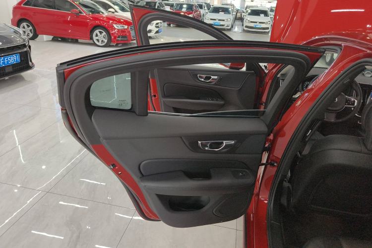 Used Volvo S60 2022 B4 Zhiyuan Luxury Edition Interior 8