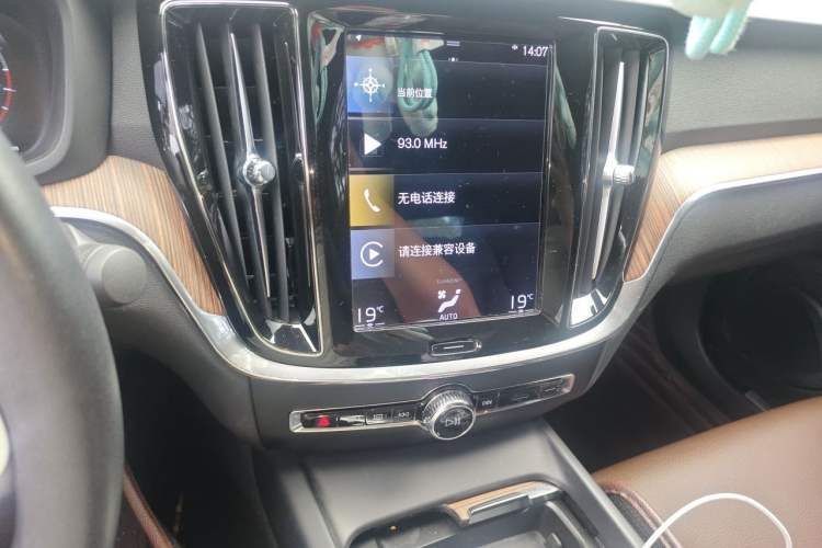 Used Volvo S60 2022 B4 Zhiyuan Luxury Edition Audio And AC Panel