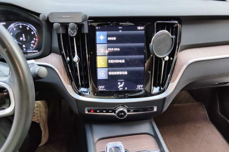 Used Volvo S60 2022 B4 Zhiyuan Luxury Edition Audio And AC Panel