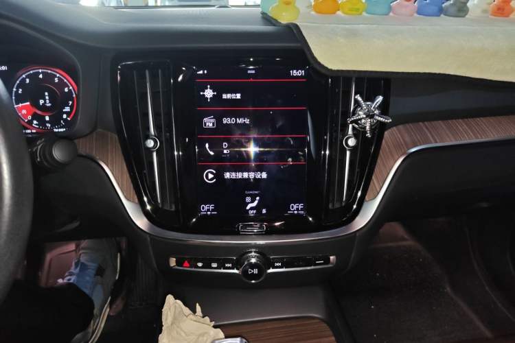 Used Volvo S60 2022 B4 Zhiyuan Luxury Edition Audio And AC Panel