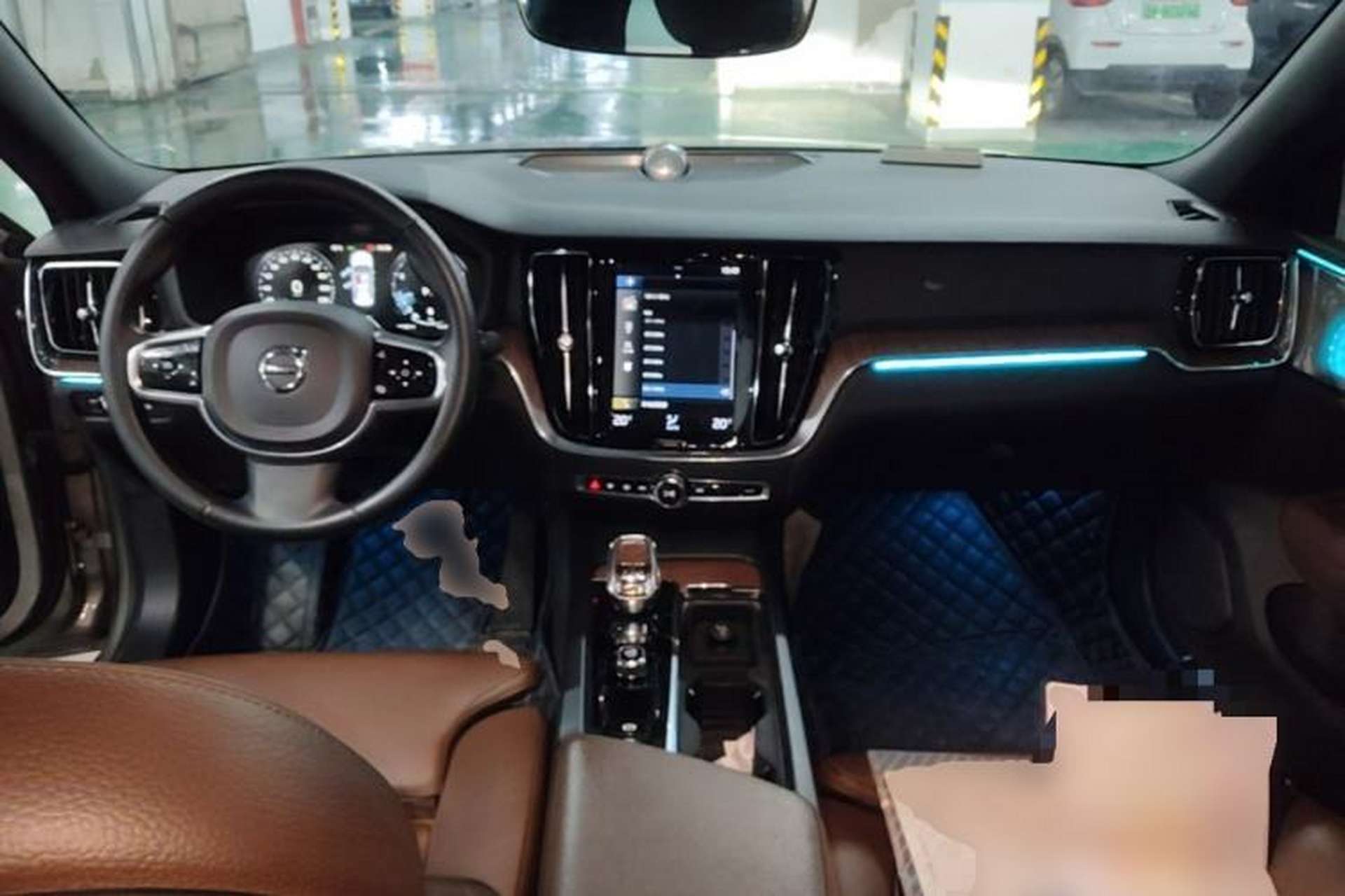Used Volvo S60 2022 B4 Zhiyuan Luxury Edition Center Console