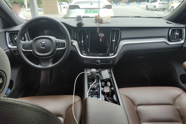 Used Volvo S60 2022 B4 Zhiyi Luxury Edition Center Console