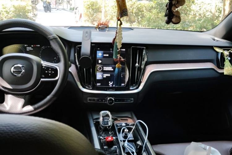 Used Volvo S60 2022 B4 Zhiyuan Luxury Edition Center Console