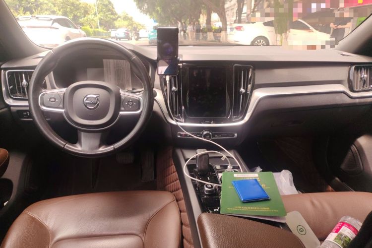 Used Volvo S60 2022 B4 Zhiyuan Luxury Edition Center Console