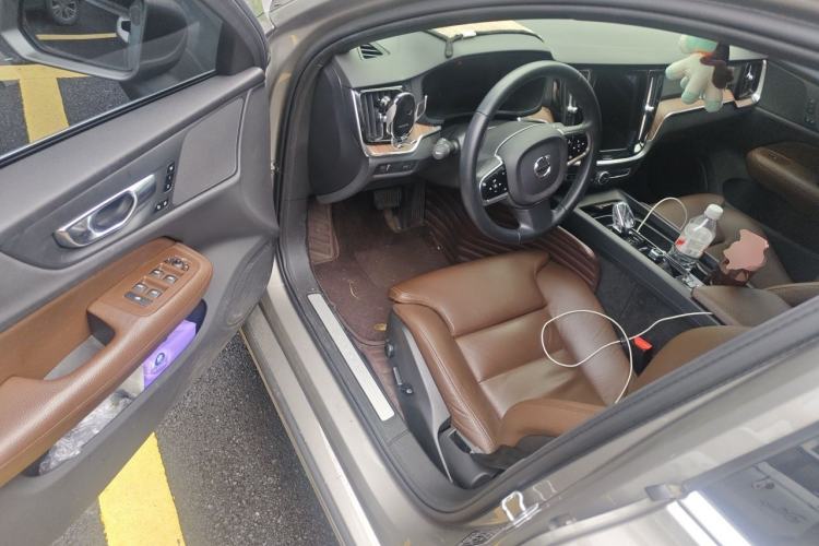 Used Volvo S60 2022 B4 Zhiyuan Luxury Edition Driver Seat
