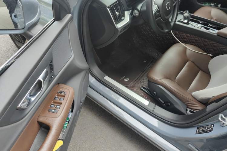 Used Volvo S60 2022 B4 Zhiyi Luxury Edition Driver Seat