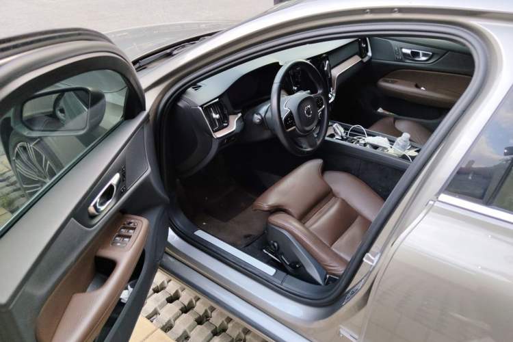 Used Volvo S60 2022 B4 Zhiyuan Luxury Edition Driver Seat