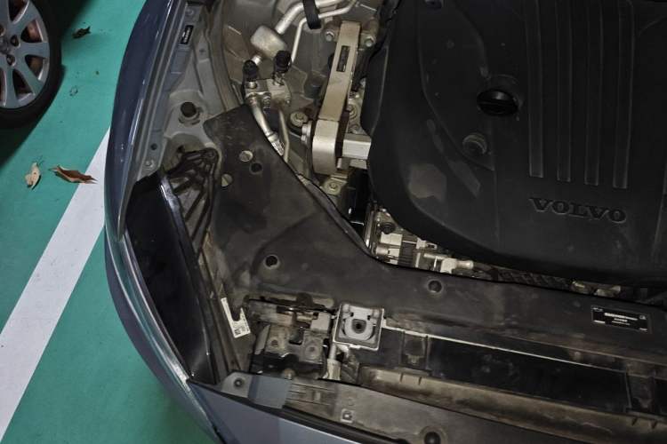 Used Volvo S60 2022 B4 Zhiyuan Luxury Edition Engine Bay Right