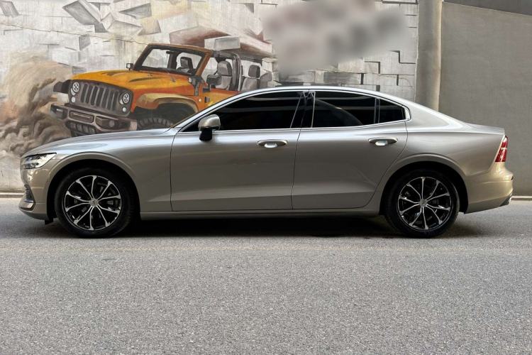 Used Volvo S60 2022 B4 Zhiyi Luxury Edition Exterior 1