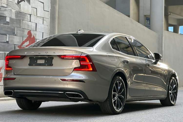 Used Volvo S60 2022 B4 Zhiyi Luxury Edition Exterior 2