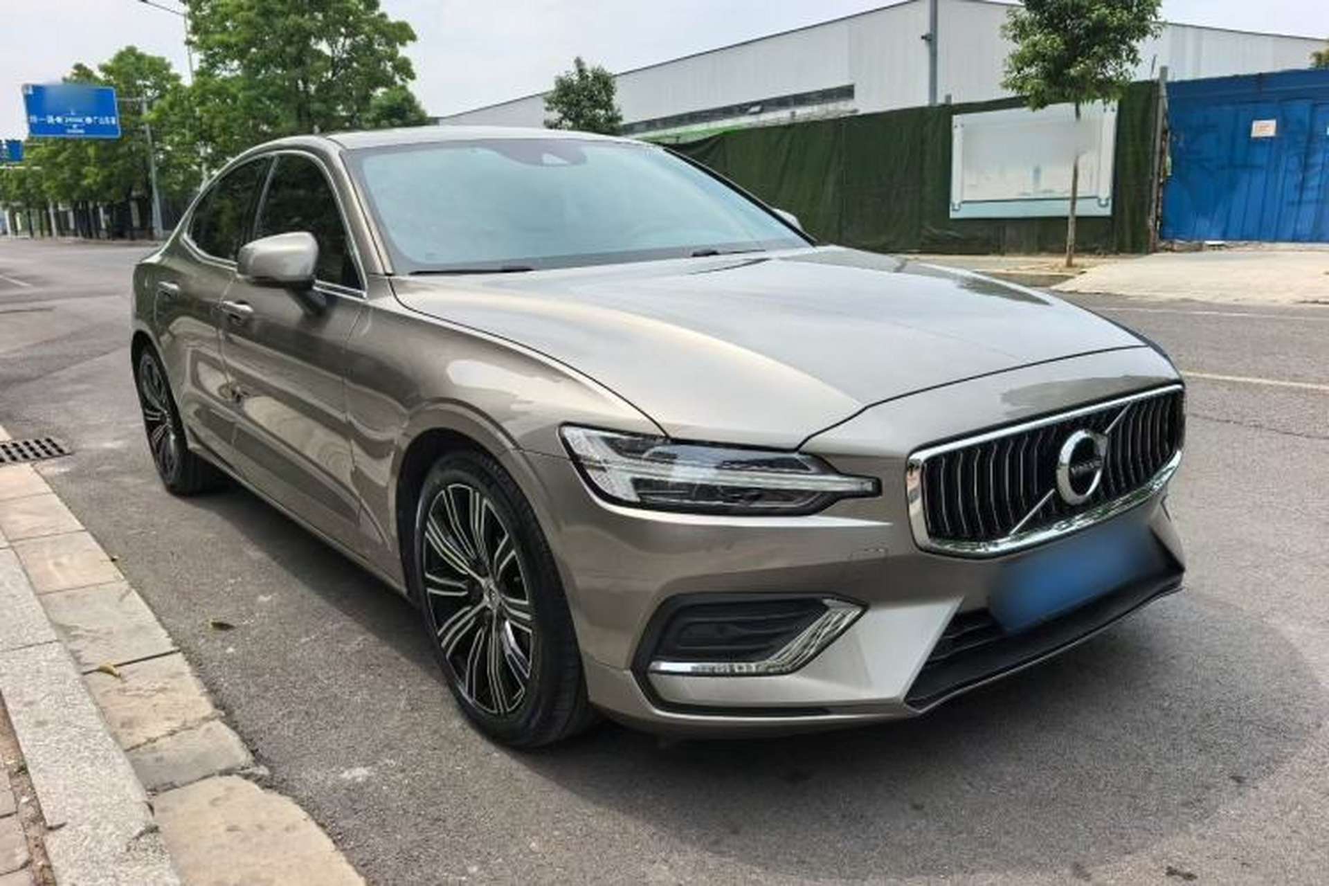 Used Volvo S60 2022 B4 Zhiyuan Luxury Edition Exterior 3