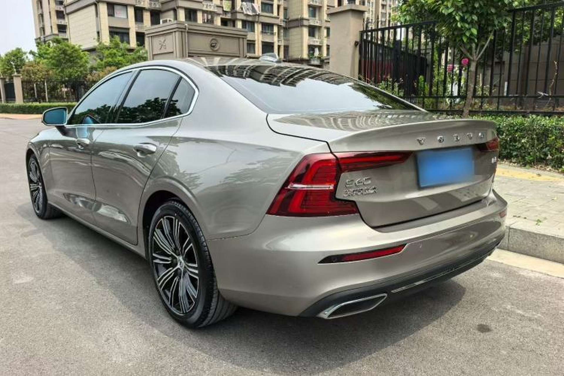 Used Volvo S60 2022 B4 Zhiyuan Luxury Edition Exterior 4