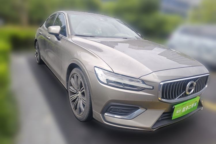 Used Volvo S60 2022 B4 Zhiyuan Luxury Edition Front Right 45 Deg