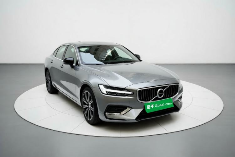 Used Volvo S60 2022 B4 Zhiyuan Luxury Edition Front Right 45 Deg
