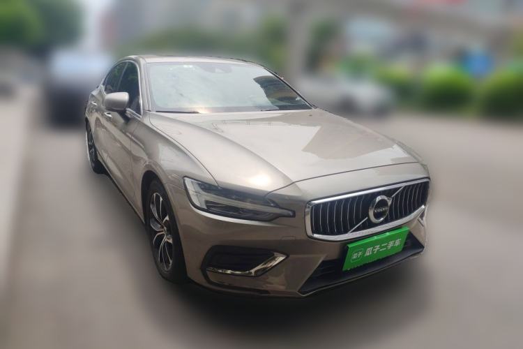 Used Volvo S60 2022 B4 Zhiyuan Luxury Edition Front Right 45 Deg