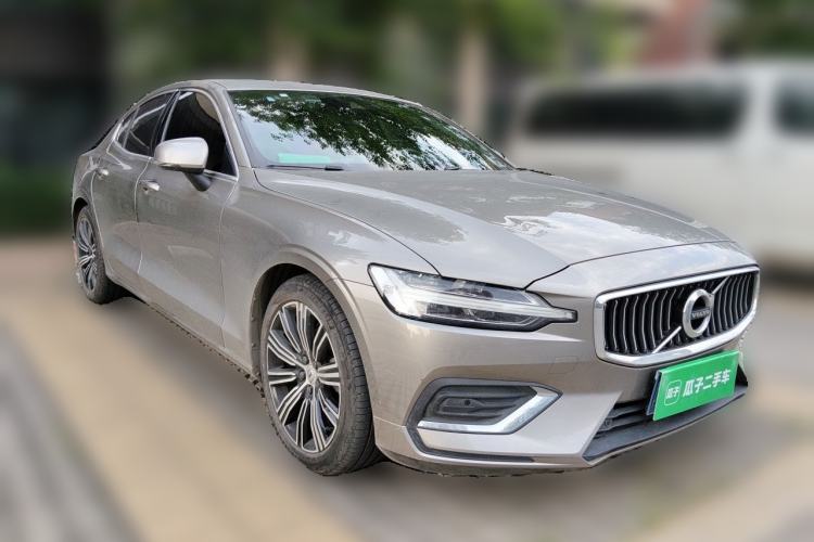 Used Volvo S60 2022 B4 Zhiyuan Luxury Edition Front Right 45 Deg