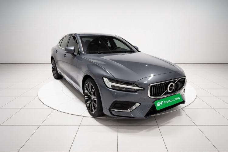 Used Volvo S60 2022 B4 Zhiyuan Luxury Edition Front Right 45 Deg