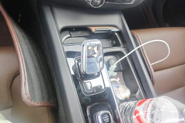 Used Volvo S60 2022 B4 Zhiyuan Luxury Edition Gear Lever