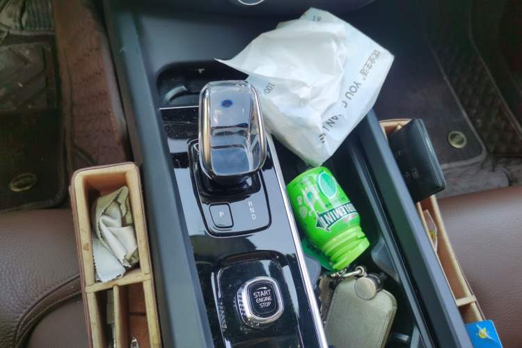 Used Volvo S60 2022 B4 Zhiyuan Luxury Edition Gear Lever