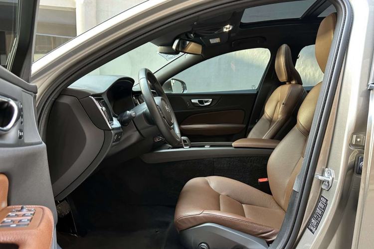 Used Volvo S60 2022 B4 Zhiyi Luxury Edition Interior 5