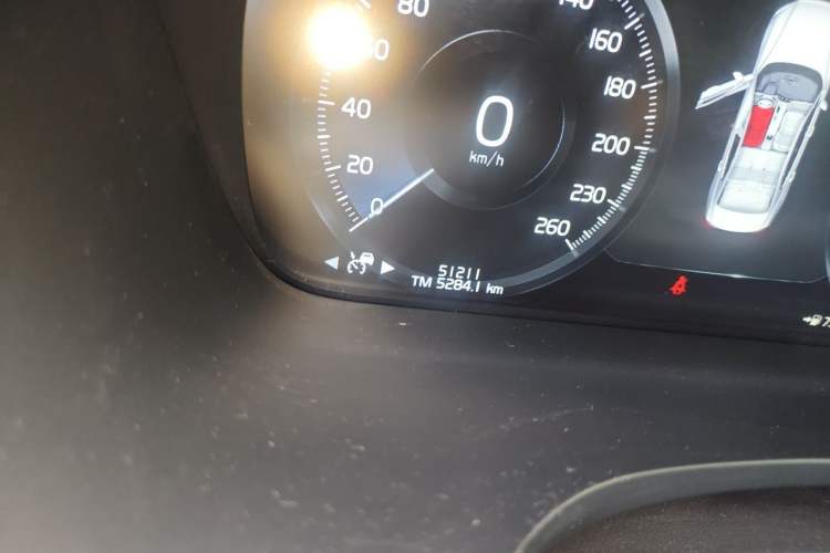Used Volvo S60 2022 B4 Zhiyuan Luxury Edition Odometer Close Up