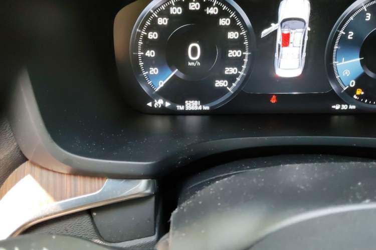 Used Volvo S60 2022 B4 Zhiyuan Luxury Edition Odometer Close Up