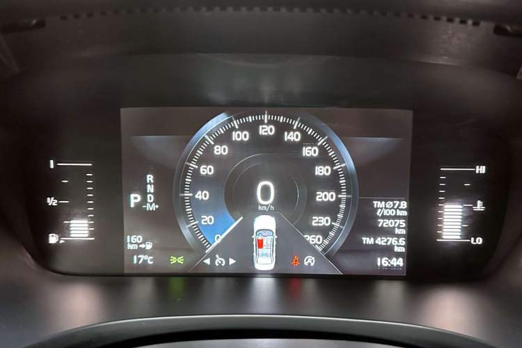 Used Volvo S60 2022 B4 Zhiyi Luxury Edition Odometer Close Up