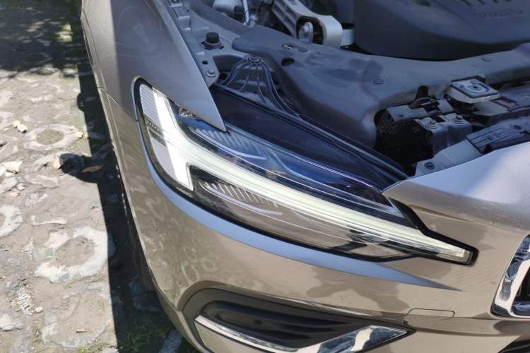 Used Volvo S60 2022 B4 Zhiyuan Luxury Edition Right Front Headlight