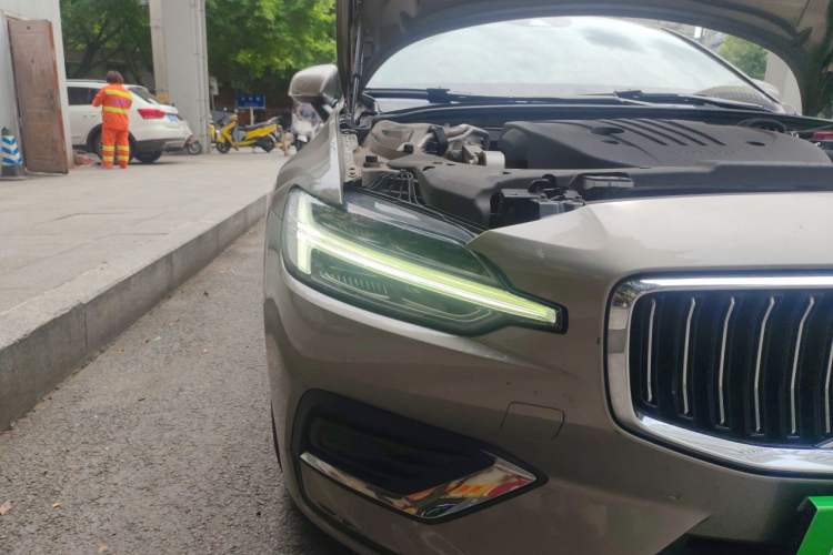 Used Volvo S60 2022 B4 Zhiyuan Luxury Edition Right Front Headlight