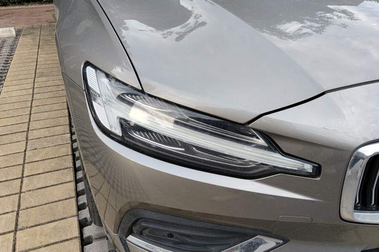 Used Volvo S60 2022 B4 Zhiyuan Luxury Edition Right Front Headlight