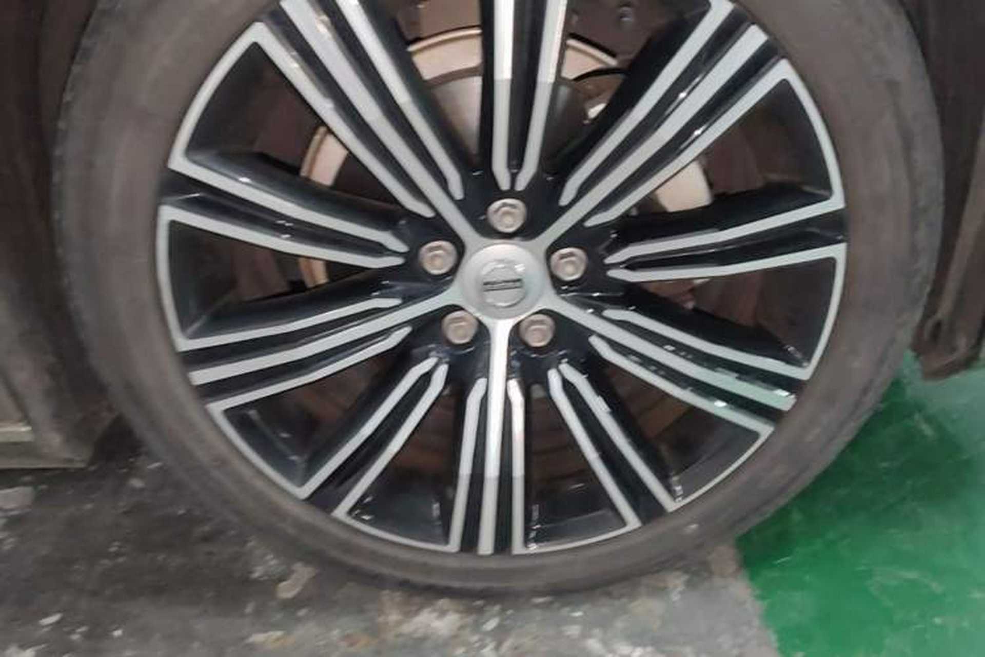 Used Volvo S60 2022 B4 Zhiyuan Luxury Edition Right Front Wheel Hub
