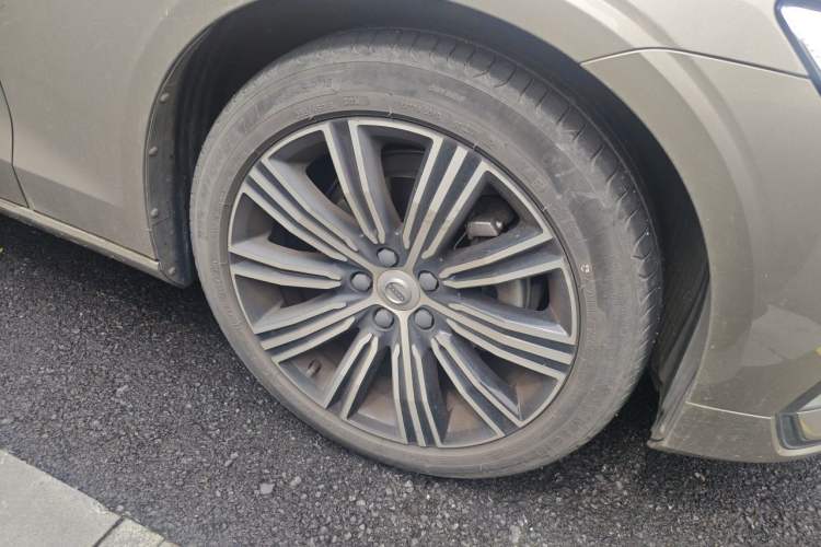 Used Volvo S60 2022 B4 Zhiyuan Luxury Edition Right Front Wheel Hub