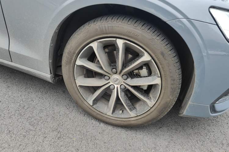Used Volvo S60 2022 B4 Zhiyi Luxury Edition Right Front Wheel Hub