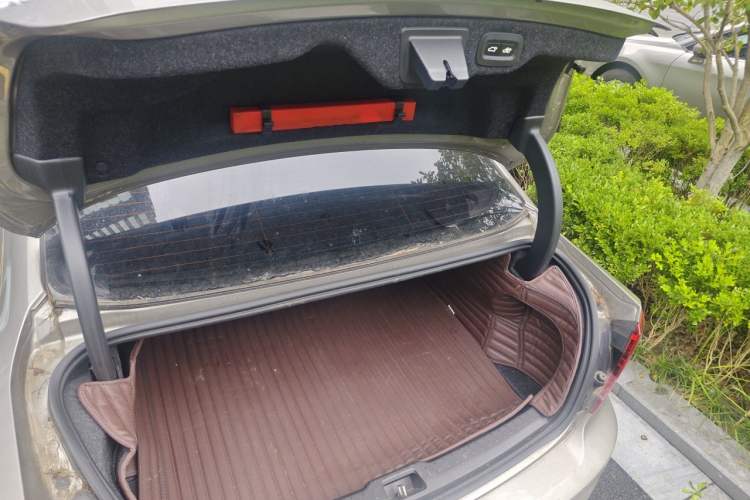 Used Volvo S60 2022 B4 Zhiyuan Luxury Edition Trunk