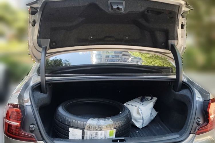 Used Volvo S60 2022 B4 Zhiyuan Luxury Edition Trunk