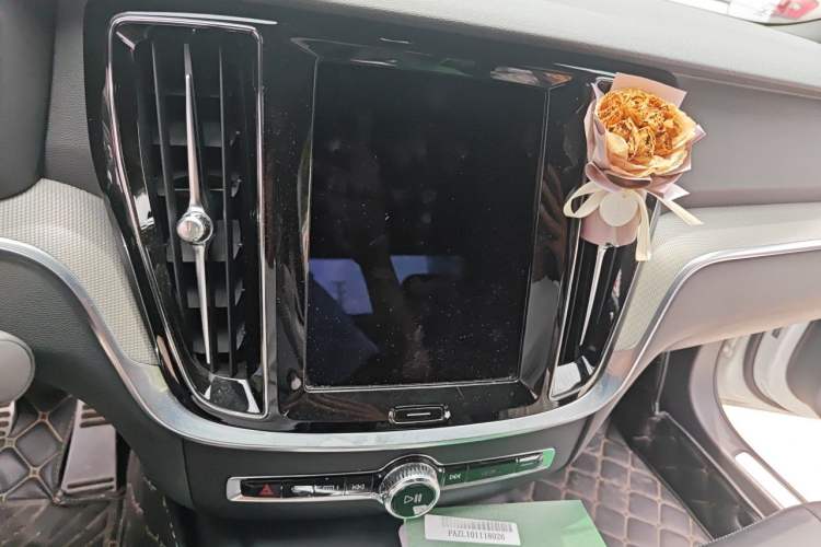 Used Volvo S60 2022 B4 Zhiyuan Sport Edition Audio And AC Panel