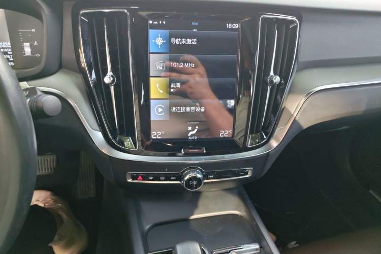 Used Volvo S60 2022 B4 Zhiyi Luxury Edition Audio And AC Panel