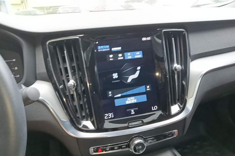 Used Volvo S60 2022 B4 Zhiyi Luxury Edition Audio And AC Panel