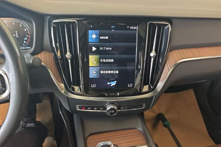 Used Volvo S60 2022 B4 Zhiyuan Luxury Edition Audio And AC Panel