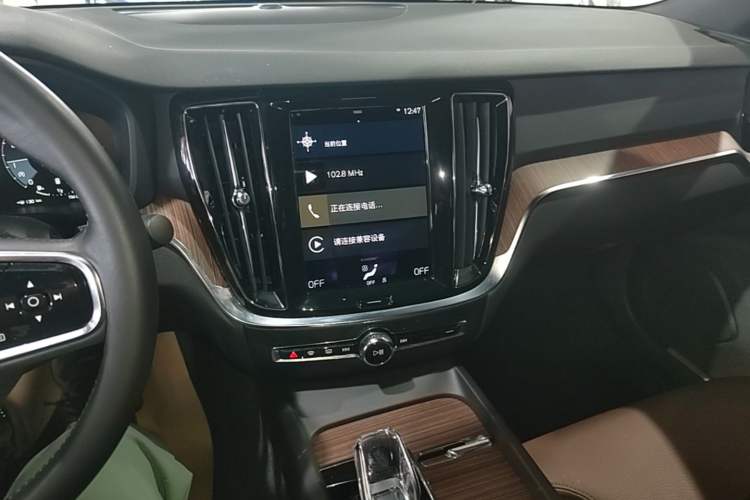 Used Volvo S60 2022 B4 Zhiyuan Luxury Edition Audio And AC Panel