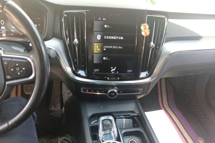 Used Volvo S60 2022 B4 Zhiyi Luxury Edition Audio And AC Panel