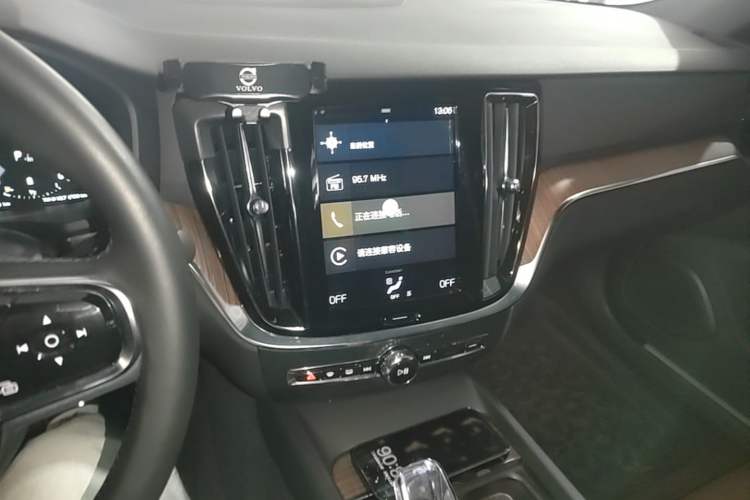Used Volvo S60 2022 B4 Zhiyuan Luxury Edition Audio And AC Panel
