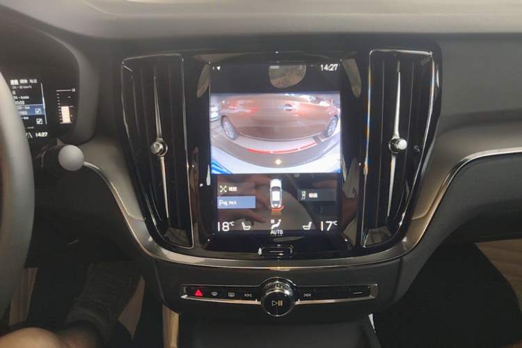 Used Volvo S60 2022 B4 Zhiyi Luxury Edition Audio And AC Panel