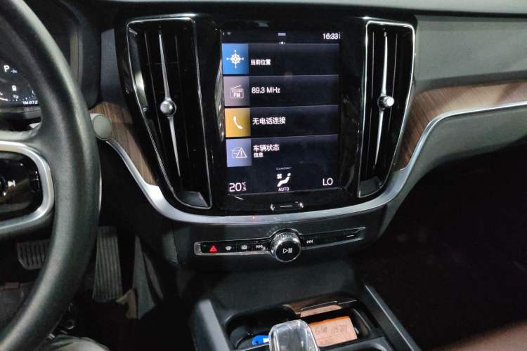 Used Volvo S60 2022 B4 Zhiyuan Luxury Edition Audio And AC Panel