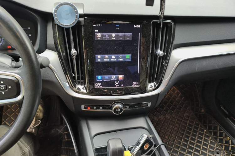 Used Volvo S60 2022 B4 Zhiyi Luxury Edition Audio And AC Panel